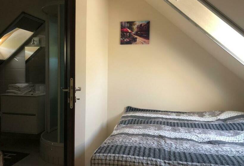 1 Bedroom Apartment Lake View, Beachfront Studio Apartman
