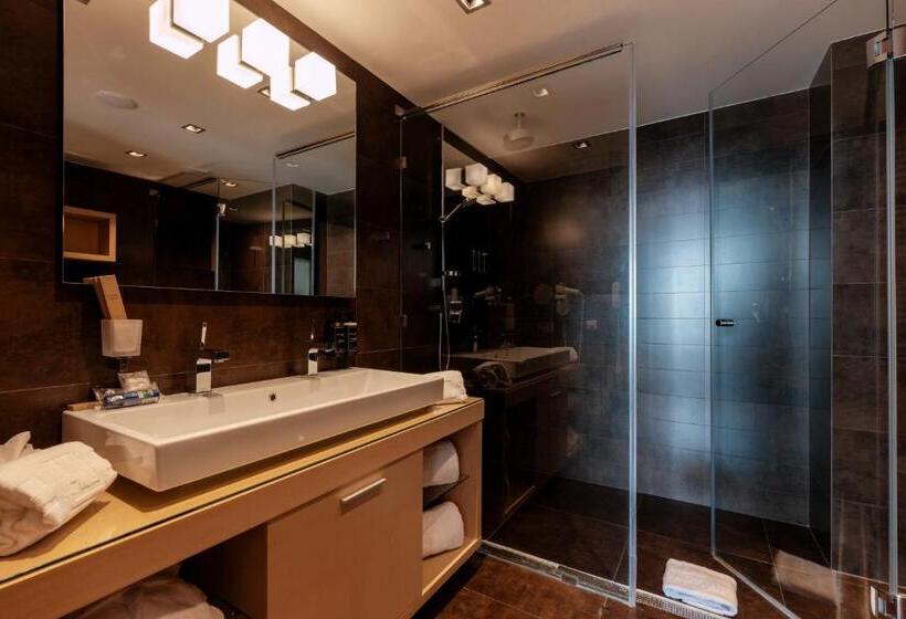 Suite with Terrace, Eurostars Queen Of Montenegro