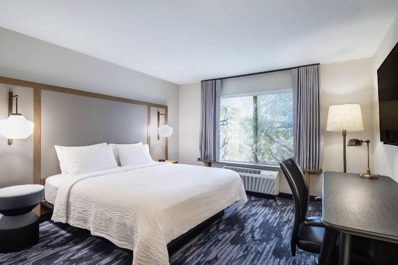 اتاق استاندارد با تخت بزرگ, Fairfield Inn & Suites By Marriott Kelowna