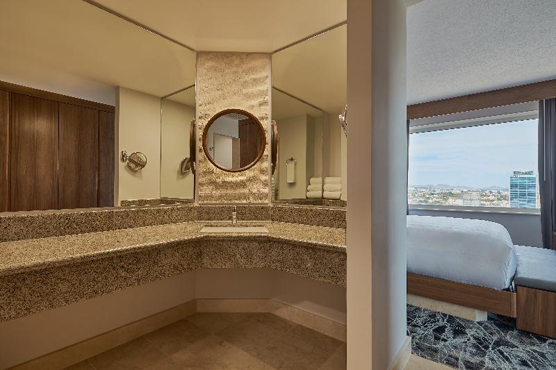سوئیت با تخت بزرگ, Grand Fiesta Americana Guadalajara Country Club