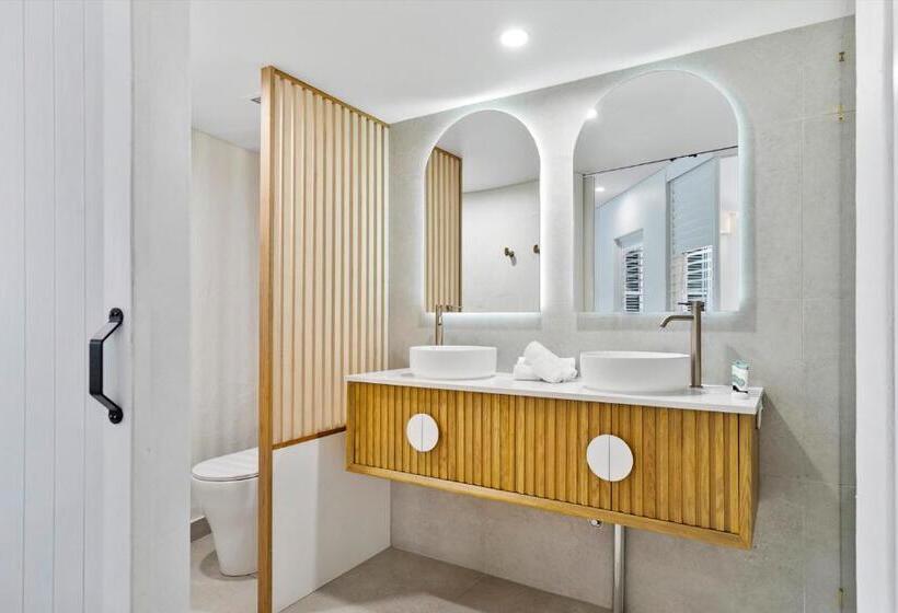 디럭스 스위트, Noosa Blue Resort