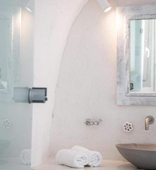 سوئیت با چشم‌انداز, On The Rocks   Small Luxury Hotels Of The World