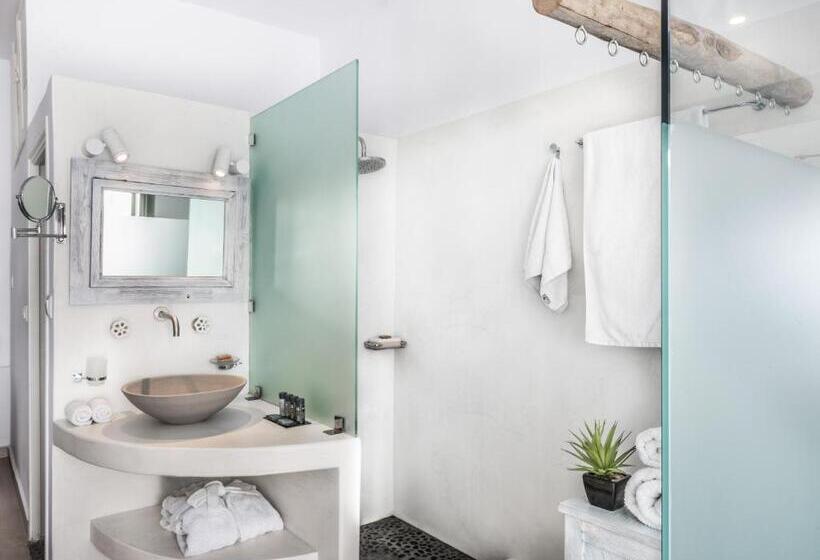 سوئیت با چشم‌انداز, On The Rocks   Small Luxury Hotels Of The World