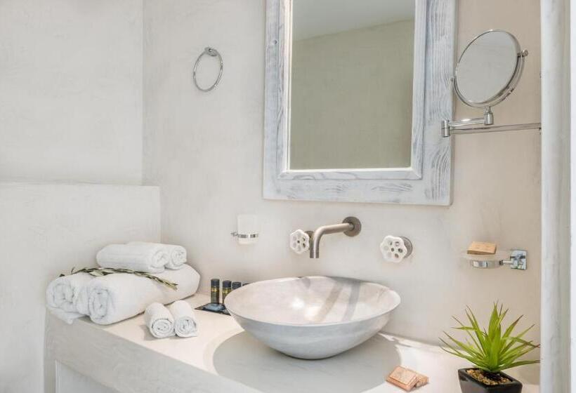 اتاق استاندارد با چشم‌انداز, On The Rocks   Small Luxury Hotels Of The World