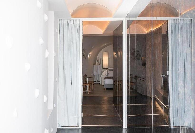 سوئیت با وان آب گرم, On The Rocks   Small Luxury Hotels Of The World