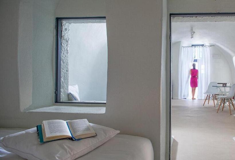 سوئیت با چشم‌انداز, On The Rocks   Small Luxury Hotels Of The World