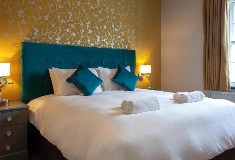 Семейный Номер, Coach House Inn