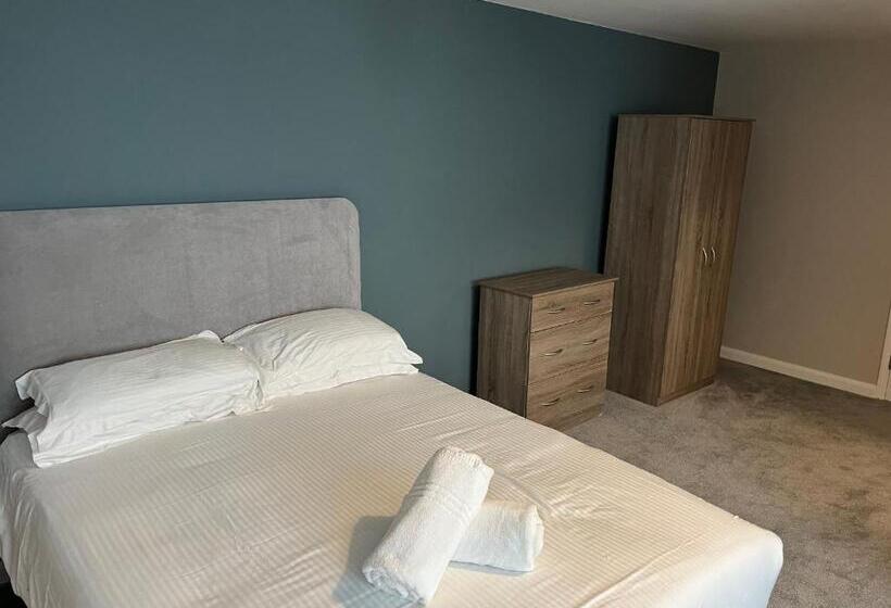 اتاق استاندارد با تخت بزرگ, Station Lodge   Free Off Site Health Club Access With Pool, Sauna, Steam Room & Gym