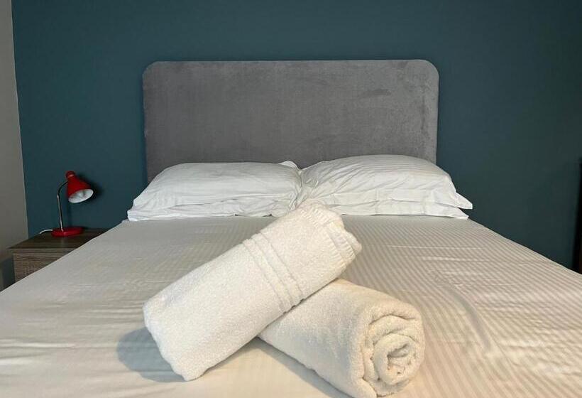 اتاق استاندارد با تخت بزرگ, Station Lodge   Free Off Site Health Club Access With Pool, Sauna, Steam Room & Gym