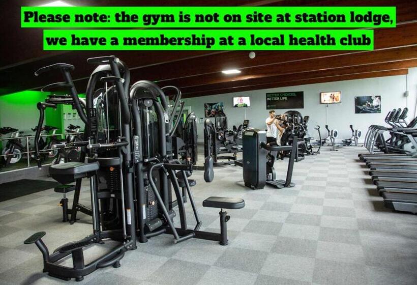 اتاق استاندارد با تخت بزرگ, Station Lodge   Free Off Site Health Club Access With Pool, Sauna, Steam Room & Gym