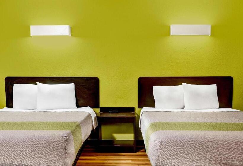 اتاق با امکانات پایه که برای افراد درگیر محدودیت حرکتی متناسب سازی شده است., Motel 6 Indianapolis, In