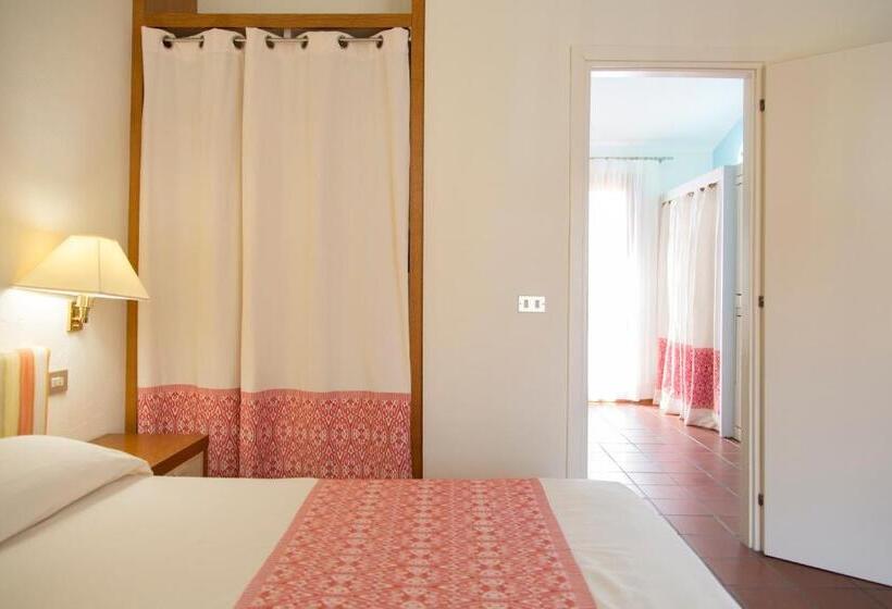 Люкс Вид на Бассейн, Blu Hotel Laconia Village