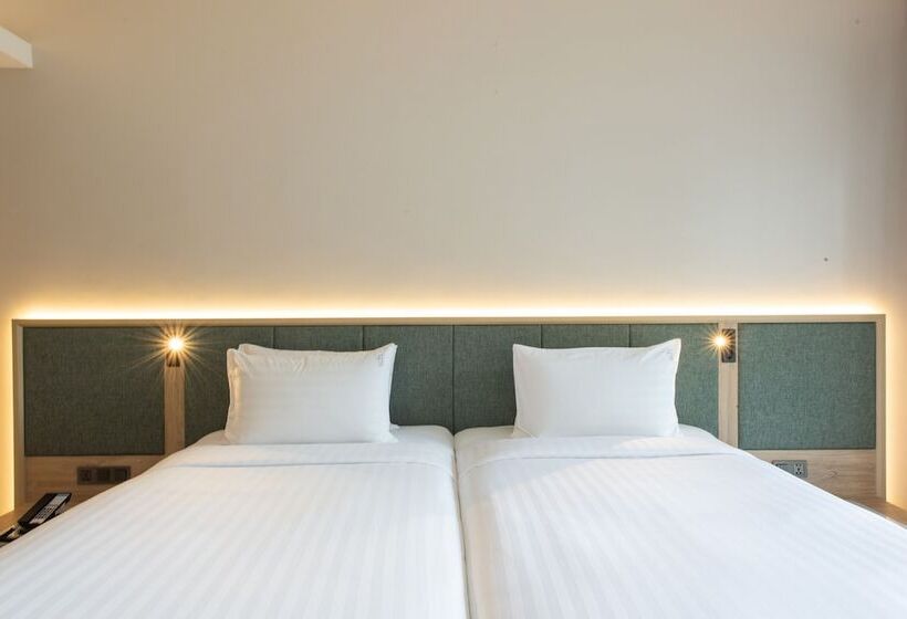 اتاق لوکس, Holiday Ao Nang Beach Resort, Krabi