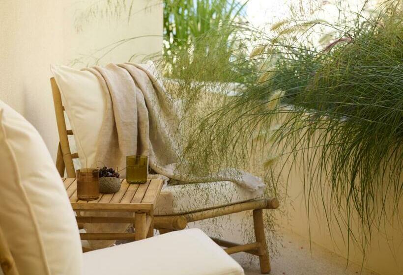 Deluxe люкс с видом, White Pebble Suites