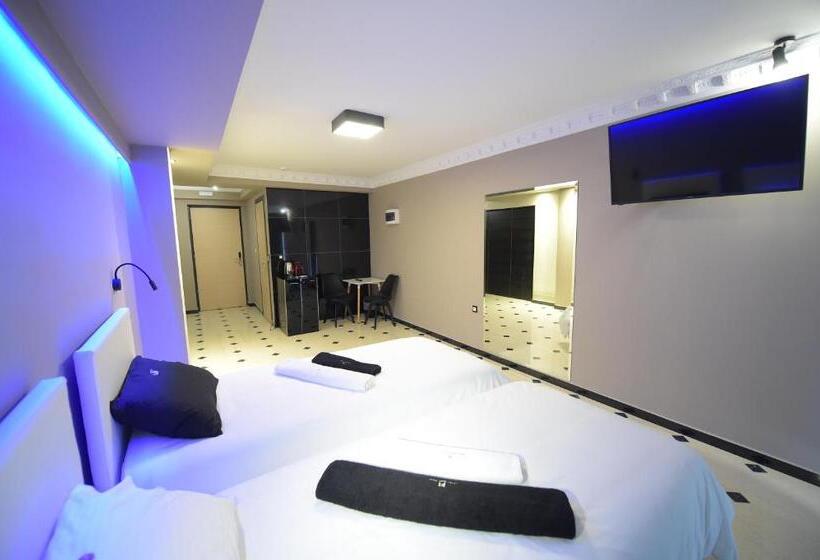 سوییت جونیور لوکس, Pietra Mare Suites