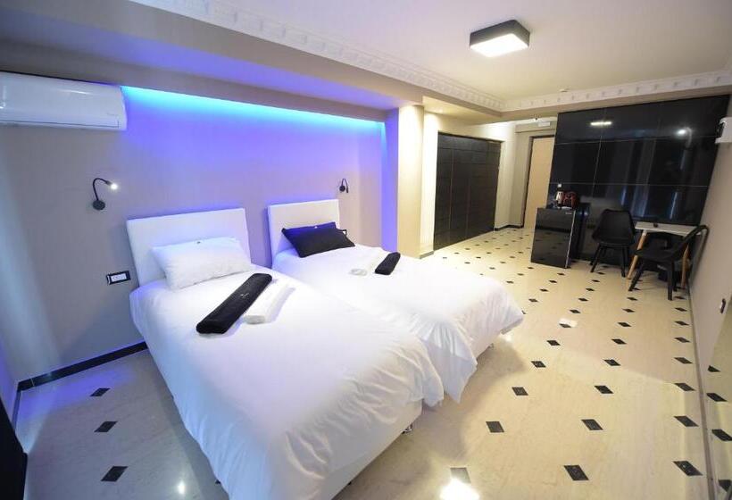 سوییت جونیور لوکس, Pietra Mare Suites