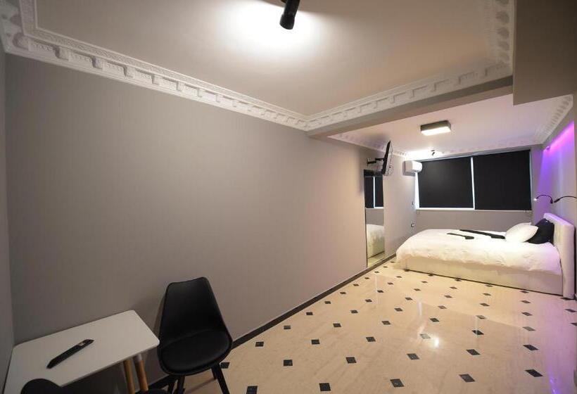 سوییت جونیور لوکس, Pietra Mare Suites