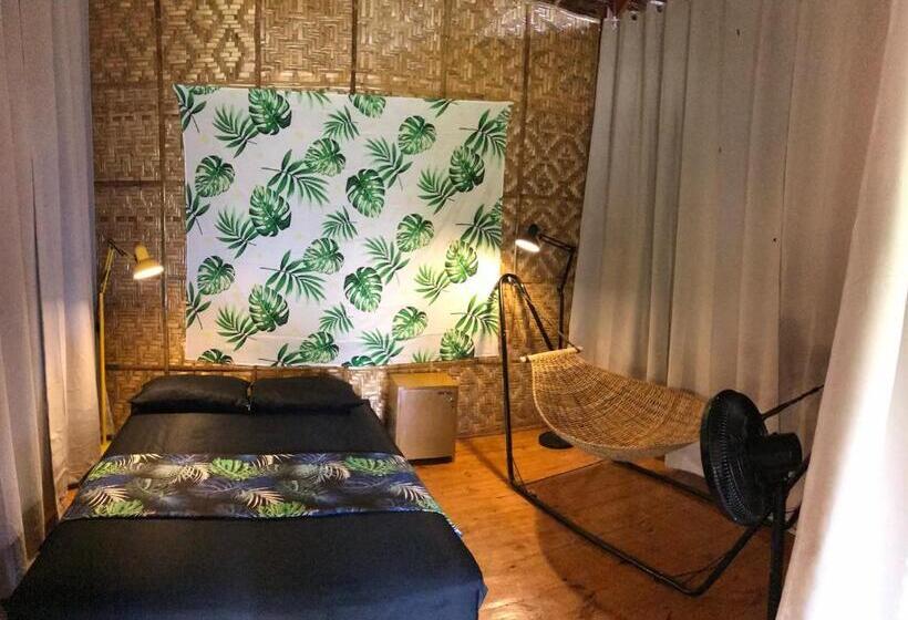 家庭间, Nautilus Hostel & Hammocks