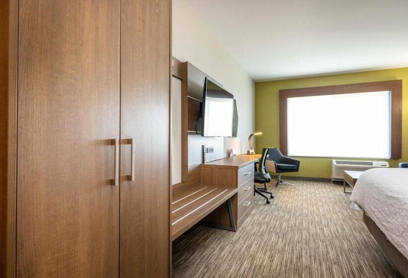 带大床的套房, Holiday Inn Express & Suites   San Jose Silicon Valley, An Ihg