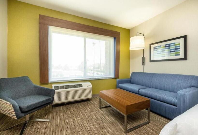 带大床的套房, Holiday Inn Express & Suites   San Jose Silicon Valley, An Ihg