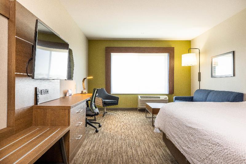带大床的套房, Holiday Inn Express & Suites   San Jose Silicon Valley, An Ihg