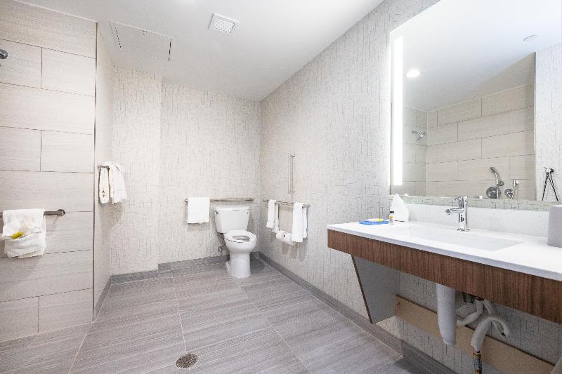 适合残疾人士使用的带超级大床的标准间, Holiday Inn Express & Suites   San Jose Silicon Valley, An Ihg