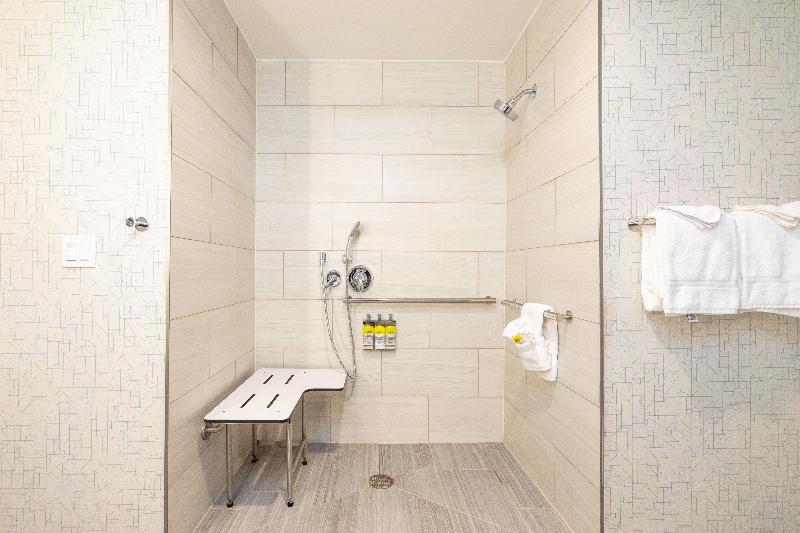 适合残疾人士使用的带超级大床的标准间, Holiday Inn Express & Suites   San Jose Silicon Valley, An Ihg
