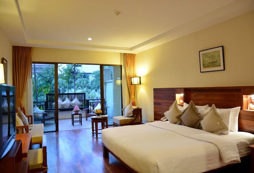 اتاق لوکس با چشم‌انداز استخر, Angkor Miracle Resort & Spa
