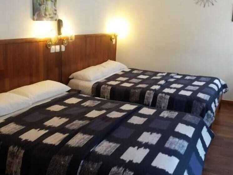 اتاق استاندارد چهار تخته, Hôtel Du Bellay