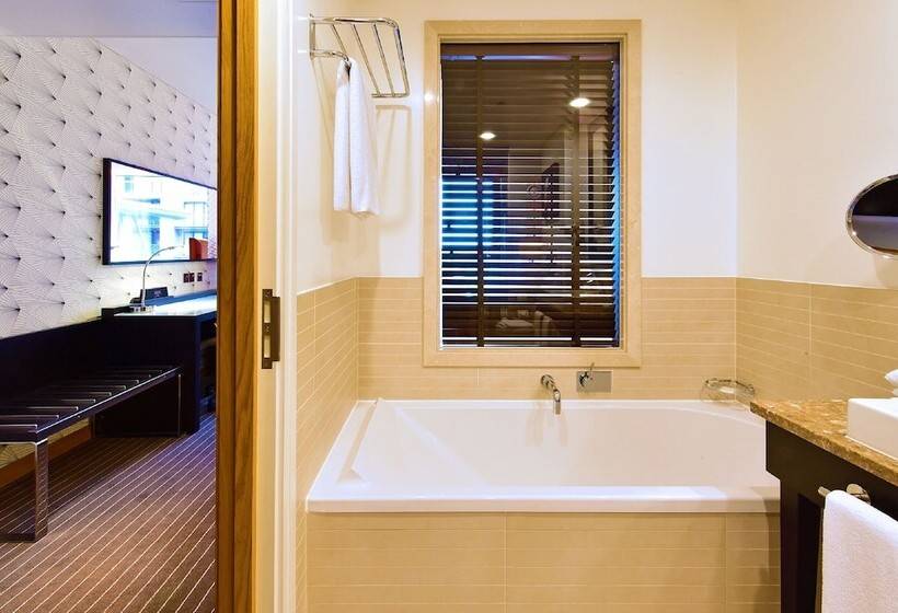 Номер Deluxe, Pestana Chelsea Bridge Hotel & Spa