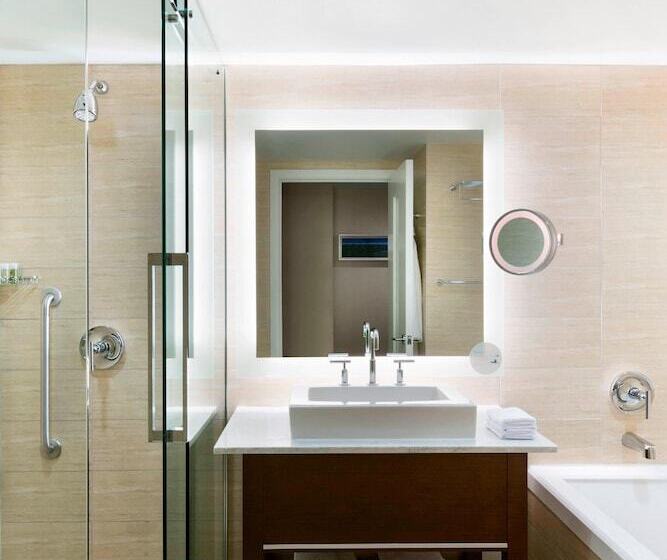 اتاق کلاسیک با تخت دوبل, The Westin Wall Centre, Vancouver Airport