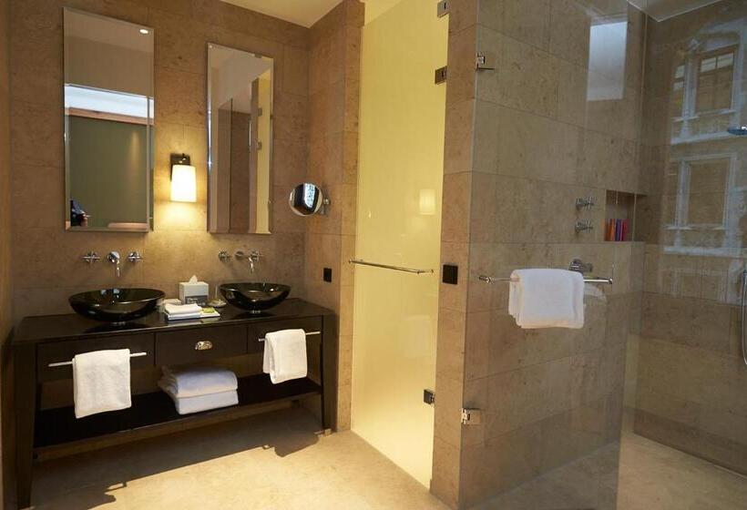 اتاق سوپریور با تخت بزرگ, Do & Co Hotel München