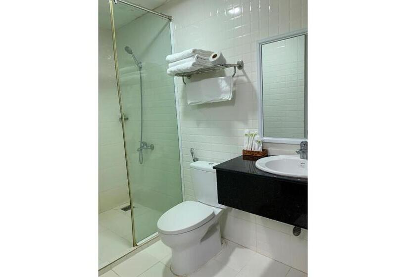 اتاق لوکس خانوادگی, Ngọc Mấy   đại Lợi