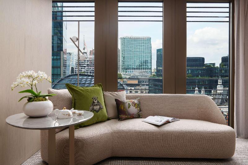 Люкс, Pan Pacific London