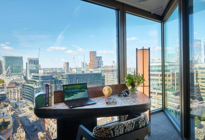 Люкс, Pan Pacific London