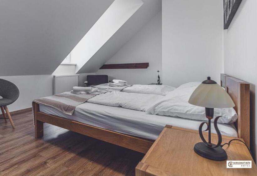 Номер Deluxe, Nemojanský Mlýn