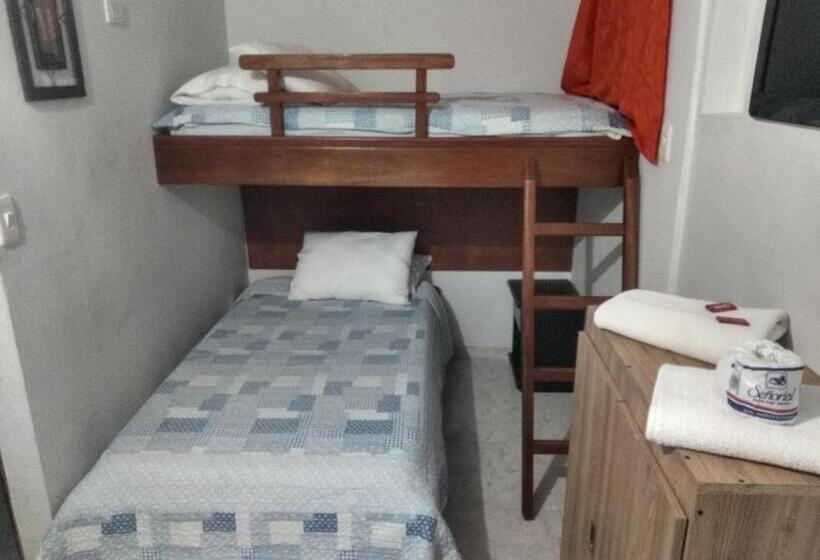 Трехместный Номер Базовый, Hostal Viyaje