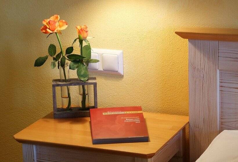 标准间, Weinhof Am Nussbaum