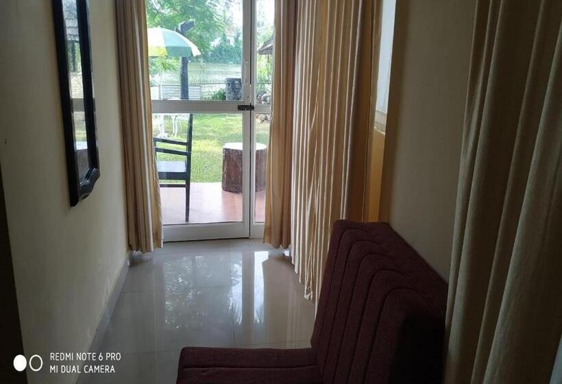 디럭스 룸, Wintergreen Waterfront Resort