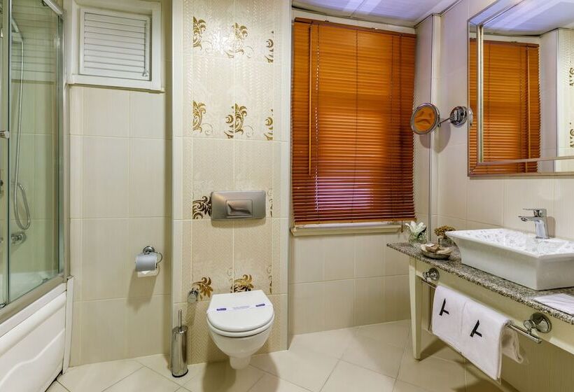 اتاق لوکس خانوادگی, Amira Istanbul