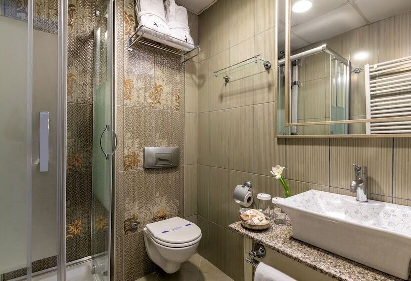 اتاق خانوادگی, Amira Istanbul