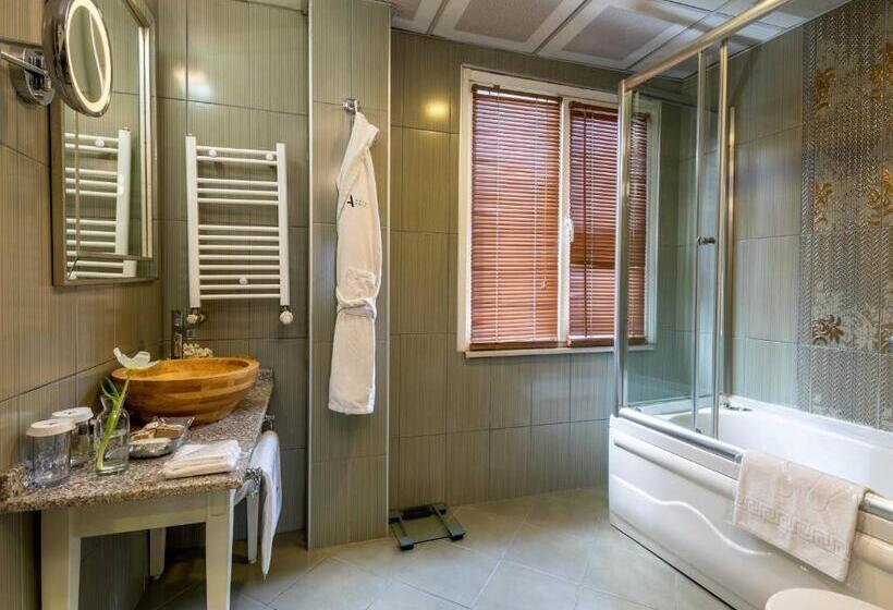 سوئیت با بالکن, Amira Istanbul