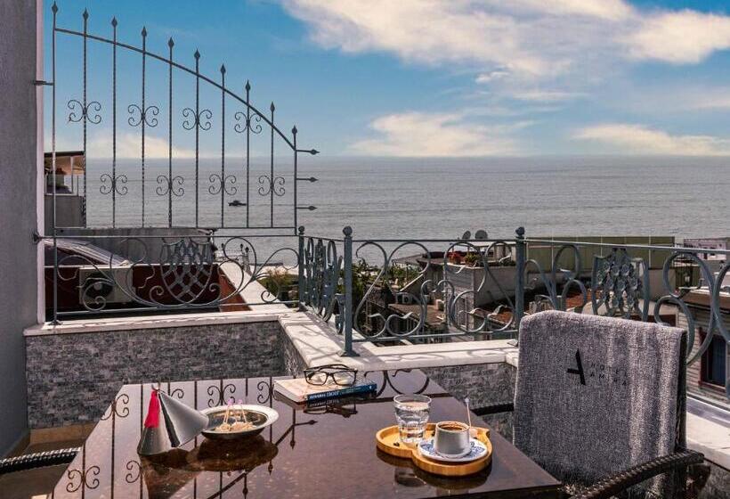 سوئیت با بالکن, Amira Istanbul