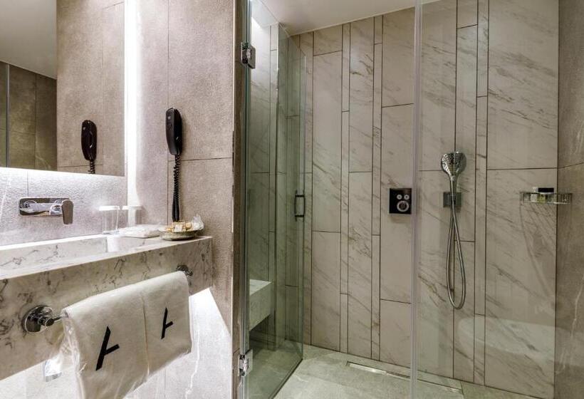اتاق اکونومی, Amira Istanbul