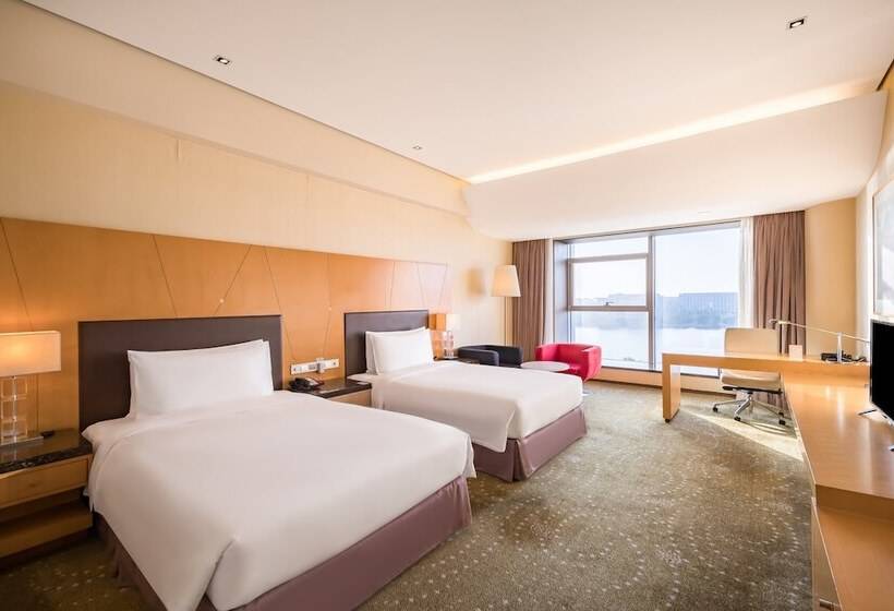 اتاق پریمیوم با چشم‌انداز دریاچه, Crowne Plaza Tianjin Binhai By Ihg