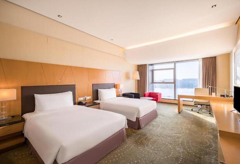 اتاق پریمیوم با چشم‌انداز دریاچه, Crowne Plaza Tianjin Binhai By Ihg