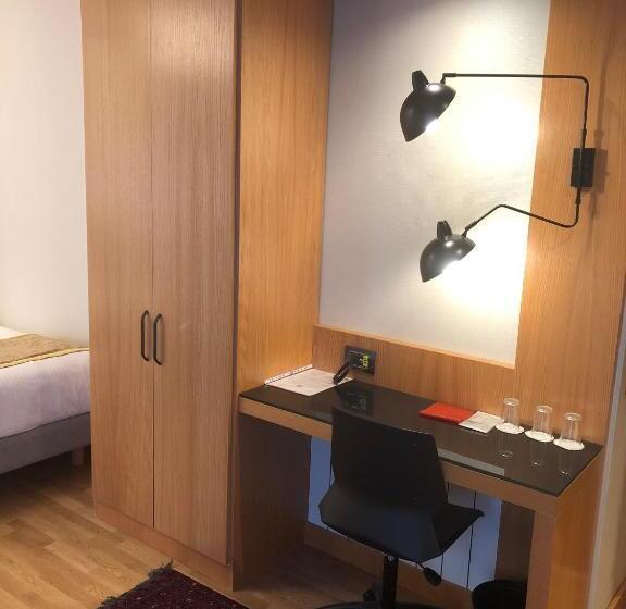 اتاق استاندارد سه نفره, Maywood