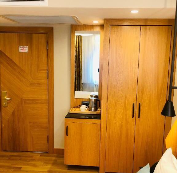 اتاق استاندارد یک نفره, Maywood