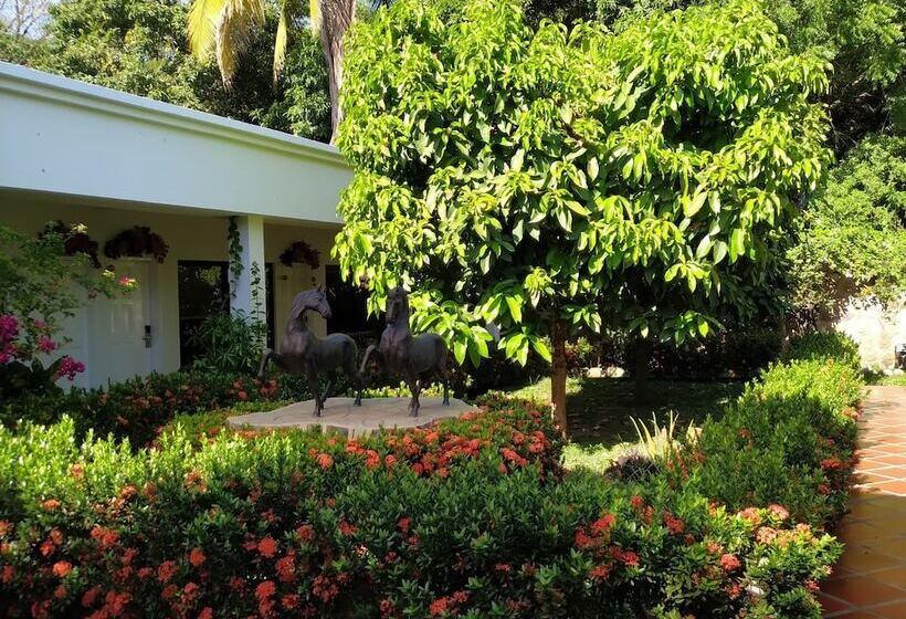 اتاق خانوادگی, Melgar Villa Valeria Boutique