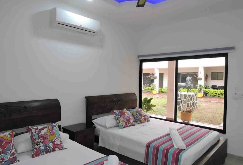 اتاق خانوادگی, Melgar Villa Valeria Boutique